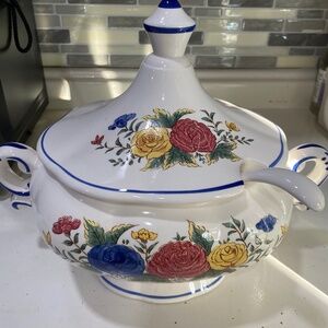 Vintage Floral soup Tureen w/Ladle